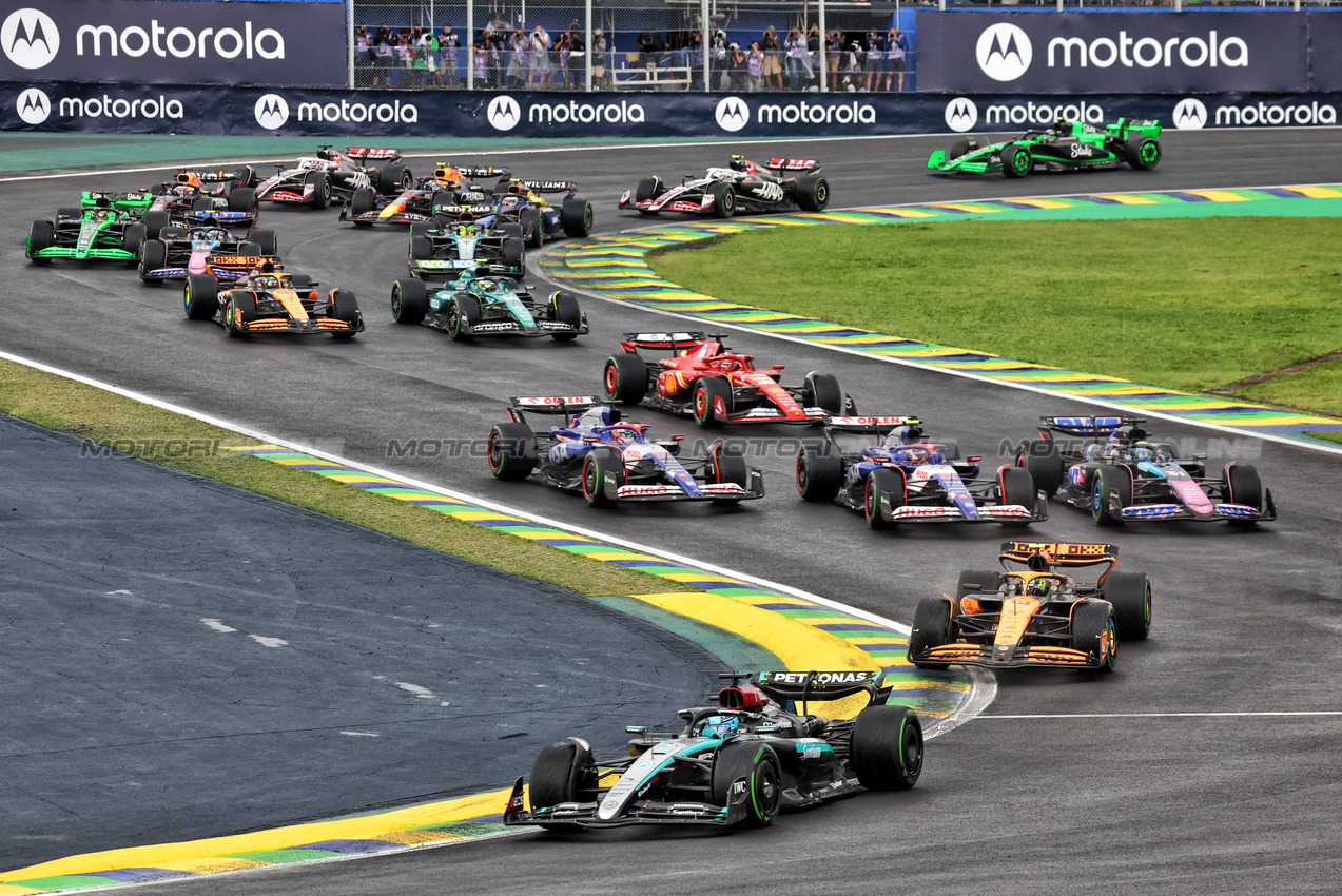 GP BRASILE, George Russell (GBR) Mercedes AMG F1 W15 davanti a at the partenza of the race.

03.11.2024. Formula 1 World Championship, Rd 21, Brazilian Grand Prix, Sao Paulo, Brazil, Gara Day.

- www.xpbimages.com, EMail: requests@xpbimages.com © Copyright: Batchelor / XPB Images