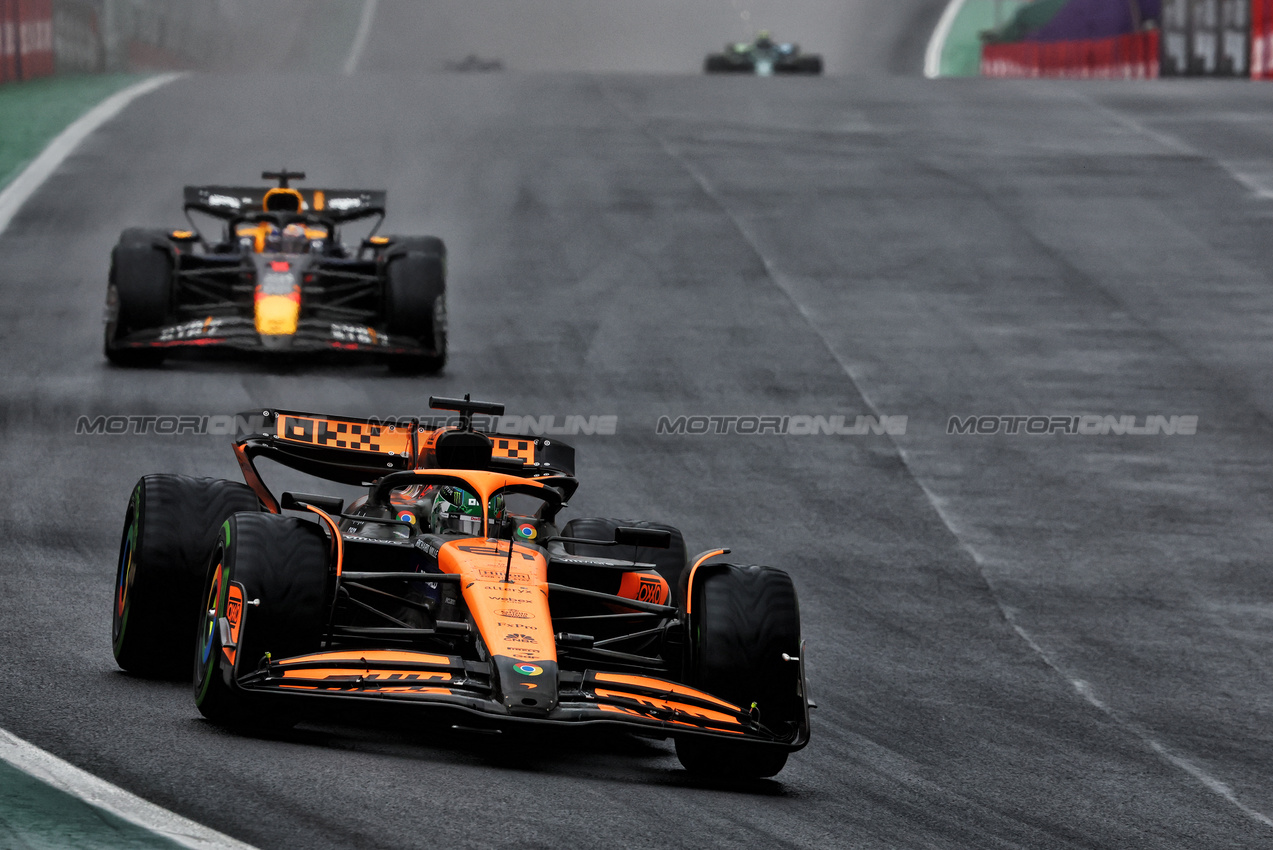 GP BRASILE, Oscar Piastri (AUS) McLaren MCL38.

03.11.2024. Formula 1 World Championship, Rd 21, Brazilian Grand Prix, Sao Paulo, Brazil, Gara Day.

- www.xpbimages.com, EMail: requests@xpbimages.com © Copyright: Charniaux / XPB Images