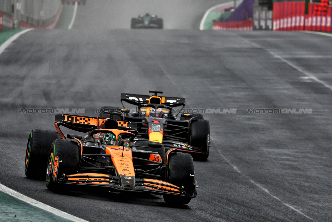 GP BRASILE, Oscar Piastri (AUS) McLaren MCL38.

03.11.2024. Formula 1 World Championship, Rd 21, Brazilian Grand Prix, Sao Paulo, Brazil, Gara Day.

- www.xpbimages.com, EMail: requests@xpbimages.com © Copyright: Charniaux / XPB Images