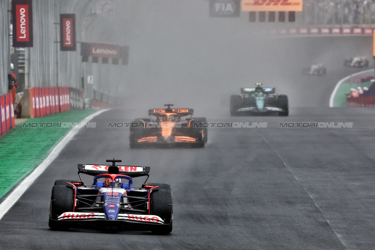 GP BRASILE, Liam Lawson (NZL) RB VCARB 01.

03.11.2024. Formula 1 World Championship, Rd 21, Brazilian Grand Prix, Sao Paulo, Brazil, Gara Day.

- www.xpbimages.com, EMail: requests@xpbimages.com © Copyright: Charniaux / XPB Images