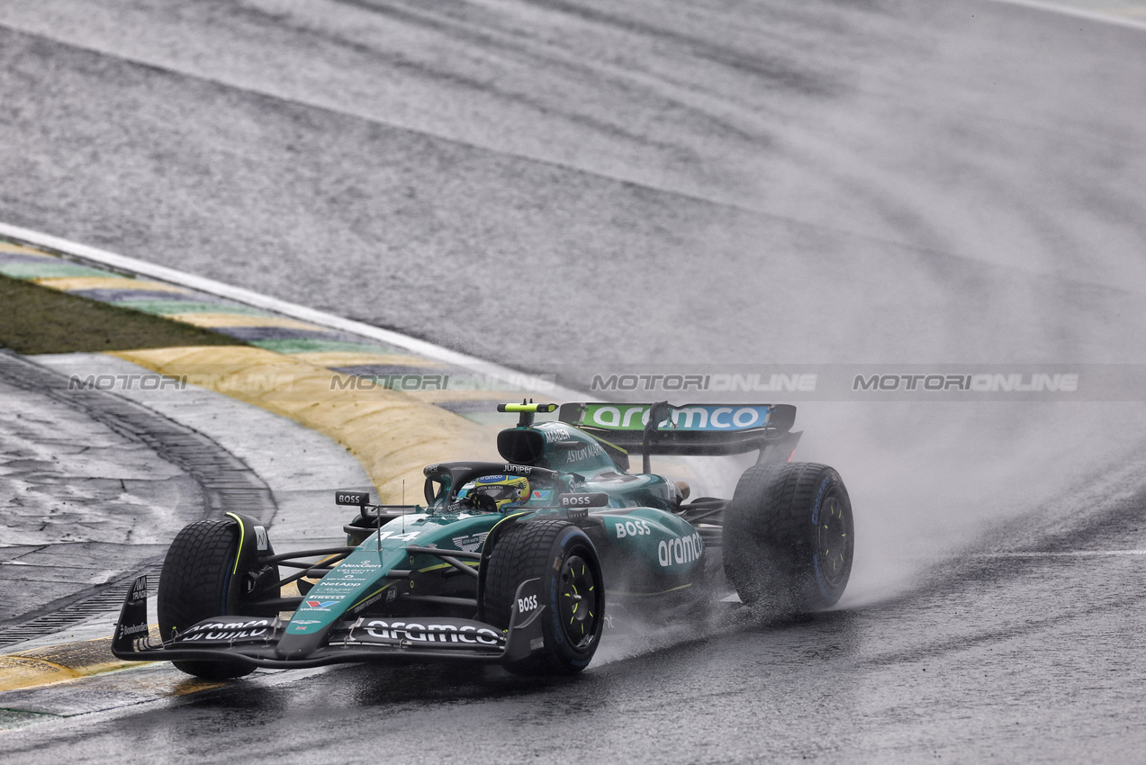 GP BRASILE, Fernando Alonso (ESP) Aston Martin F1 Team AMR24.

03.11.2024. Formula 1 World Championship, Rd 21, Brazilian Grand Prix, Sao Paulo, Brazil, Gara Day.

 - www.xpbimages.com, EMail: requests@xpbimages.com © Copyright: Staley / XPB Images