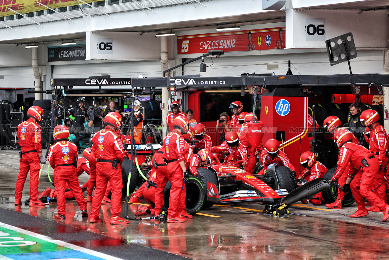 GP BRASILE, Charles Leclerc (MON) Ferrari SF-24 makes a pit stop.

03.11.2024. Formula 1 World Championship, Rd 21, Brazilian Grand Prix, Sao Paulo, Brazil, Gara Day.

- www.xpbimages.com, EMail: requests@xpbimages.com © Copyright: Batchelor / XPB Images