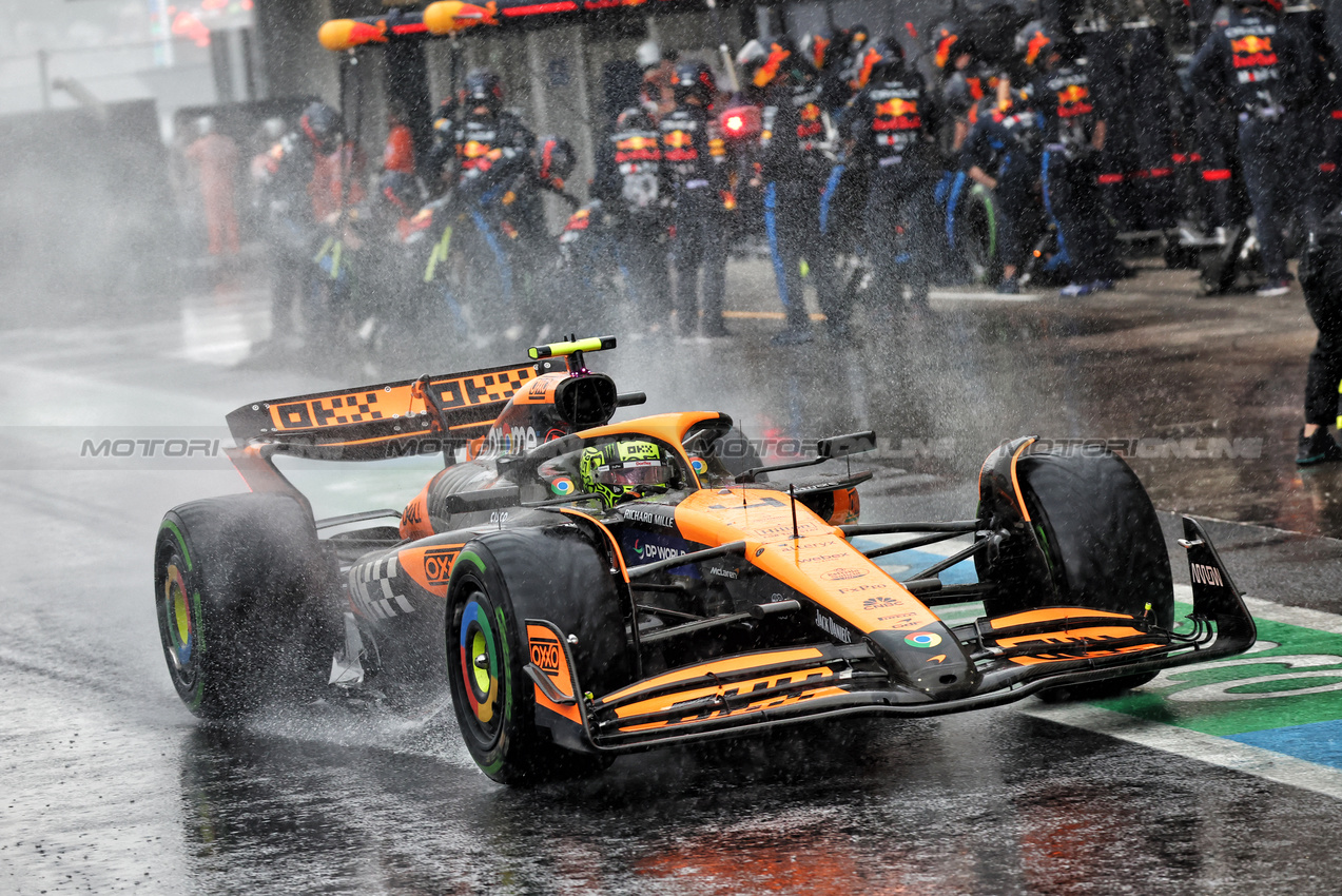 GP BRASILE, Lando Norris (GBR) McLaren MCL38 makes a pit stop.

03.11.2024. Formula 1 World Championship, Rd 21, Brazilian Grand Prix, Sao Paulo, Brazil, Gara Day.

- www.xpbimages.com, EMail: requests@xpbimages.com © Copyright: Batchelor / XPB Images