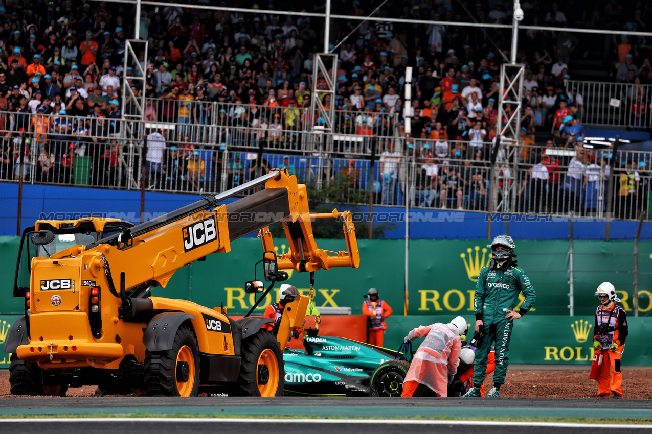 GP BRASILE, Lance Stroll (CDN) Aston Martin F1 Team AMR24 crashed on the formation lap.

03.11.2024. Formula 1 World Championship, Rd 21, Brazilian Grand Prix, Sao Paulo, Brazil, Gara Day.

 - www.xpbimages.com, EMail: requests@xpbimages.com © Copyright: Coates / XPB Images