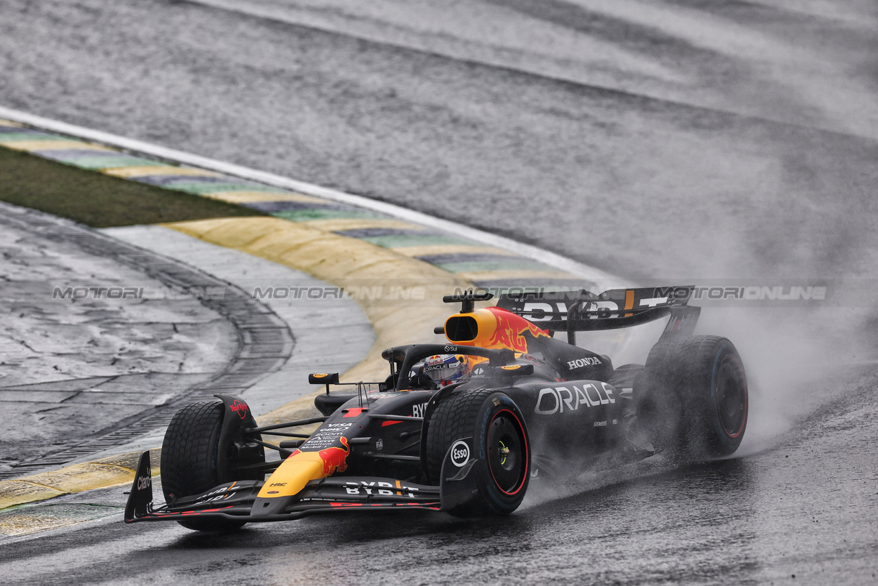 GP BRASILE, Max Verstappen (NLD) Red Bull Racing RB20.

03.11.2024. Formula 1 World Championship, Rd 21, Brazilian Grand Prix, Sao Paulo, Brazil, Gara Day.

 - www.xpbimages.com, EMail: requests@xpbimages.com © Copyright: Staley / XPB Images