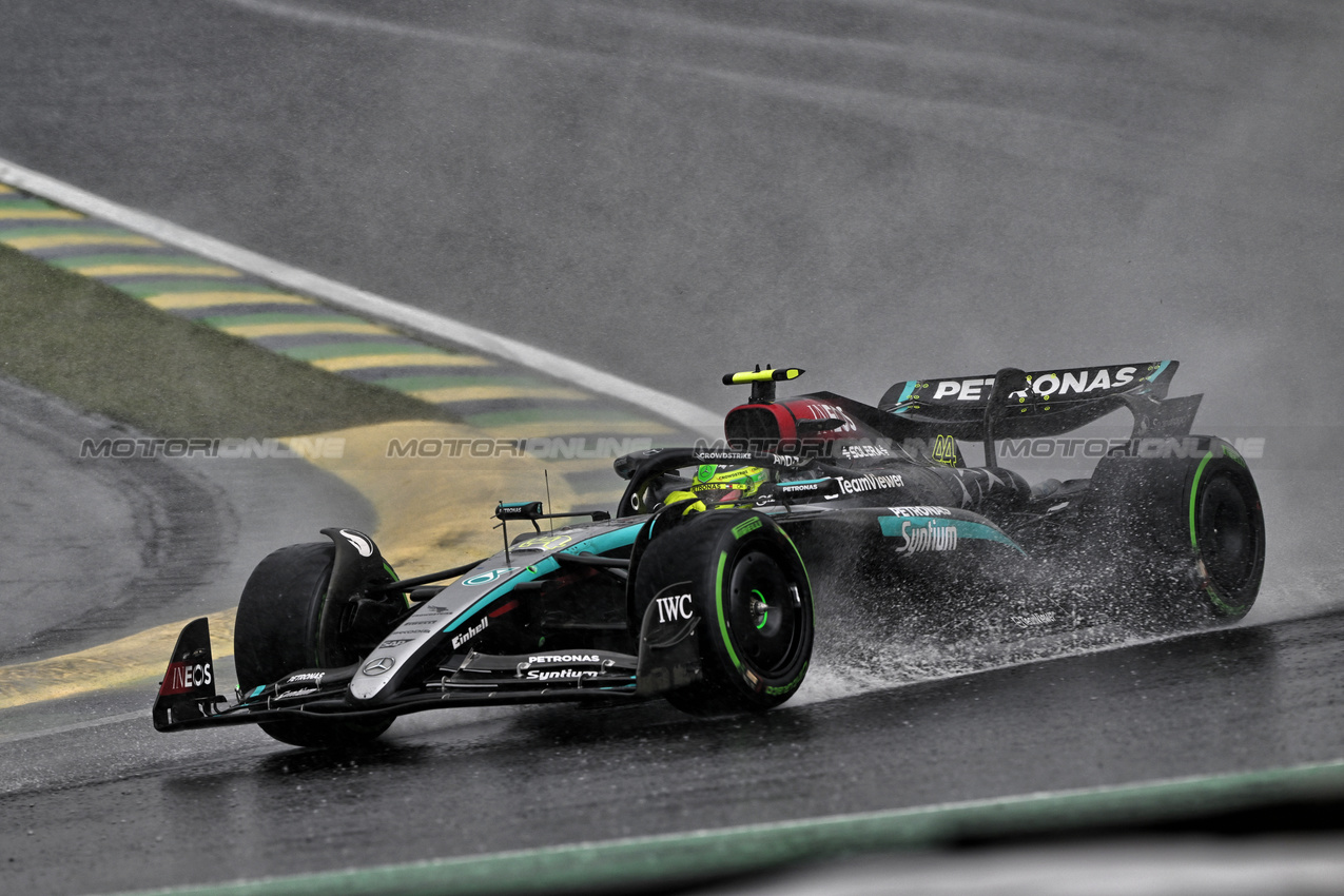 GP BRASILE, Lewis Hamilton (GBR) Mercedes AMG F1 W15.

03.11.2024. Formula 1 World Championship, Rd 21, Brazilian Grand Prix, Sao Paulo, Brazil, Gara Day.

- www.xpbimages.com, EMail: requests@xpbimages.com © Copyright: Price / XPB Images