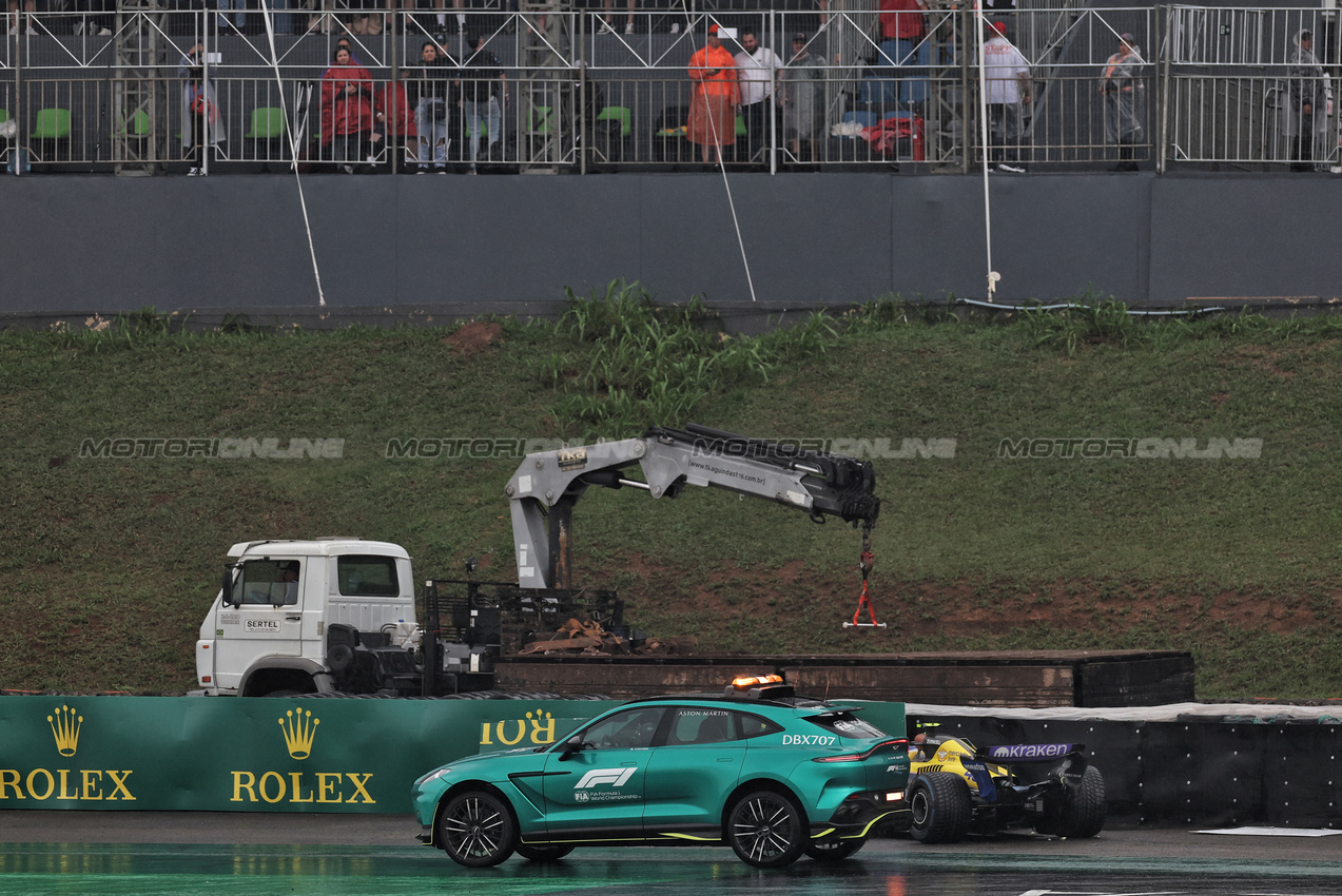 GP BRASILE, Franco Colapinto (ARG) Williams Racing FW46 crashed in qualifying.

03.11.2024. Formula 1 World Championship, Rd 21, Brazilian Grand Prix, Sao Paulo, Brazil, Gara Day.

 - www.xpbimages.com, EMail: requests@xpbimages.com © Copyright: Staley / XPB Images