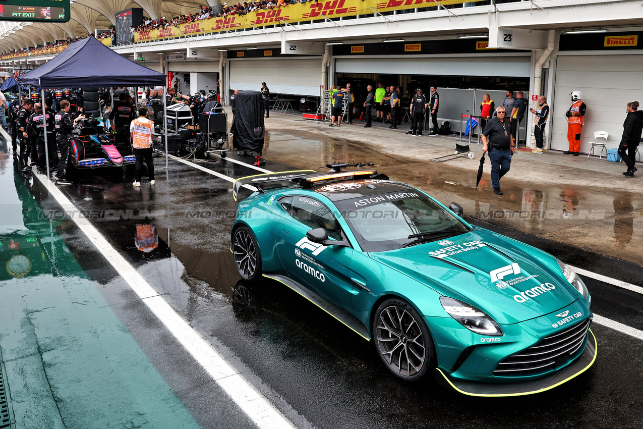 GP BRASILE, Esteban Ocon (FRA) Alpine F1 Team A524 behind the Aston Martin FIA Safety Car while the race is red flagged.

03.11.2024. Formula 1 World Championship, Rd 21, Brazilian Grand Prix, Sao Paulo, Brazil, Gara Day.

- www.xpbimages.com, EMail: requests@xpbimages.com © Copyright: Batchelor / XPB Images