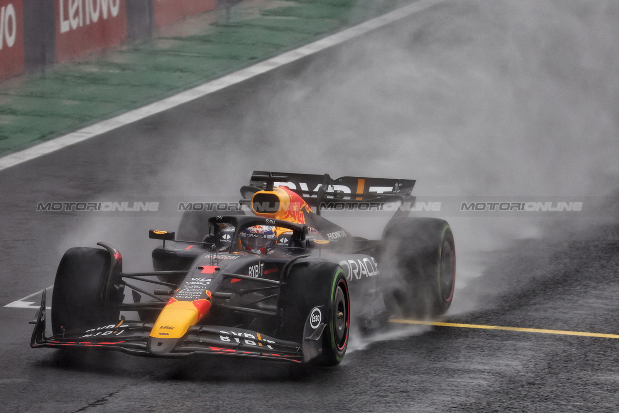 GP BRASILE, Max Verstappen (NLD) Red Bull Racing RB20.

03.11.2024. Formula 1 World Championship, Rd 21, Brazilian Grand Prix, Sao Paulo, Brazil, Gara Day.

- www.xpbimages.com, EMail: requests@xpbimages.com © Copyright: Batchelor / XPB Images