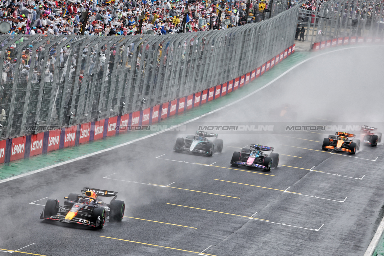 GP BRASILE, Max Verstappen (NLD) Red Bull Racing RB20.

03.11.2024. Formula 1 World Championship, Rd 21, Brazilian Grand Prix, Sao Paulo, Brazil, Gara Day.

- www.xpbimages.com, EMail: requests@xpbimages.com © Copyright: Batchelor / XPB Images