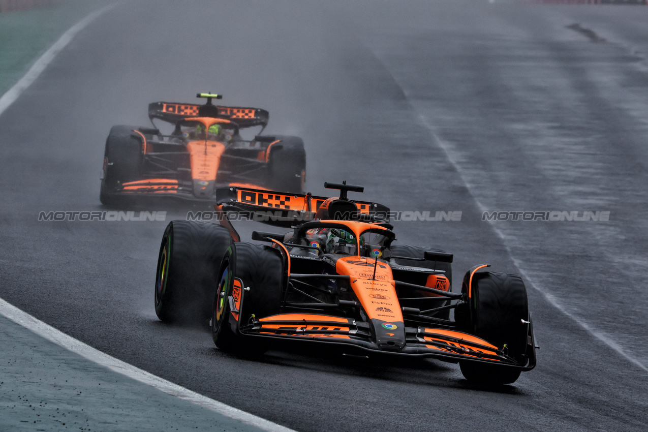 GP BRASILE, Oscar Piastri (AUS) McLaren MCL38.

03.11.2024. Formula 1 World Championship, Rd 21, Brazilian Grand Prix, Sao Paulo, Brazil, Gara Day.

- www.xpbimages.com, EMail: requests@xpbimages.com © Copyright: Charniaux / XPB Images