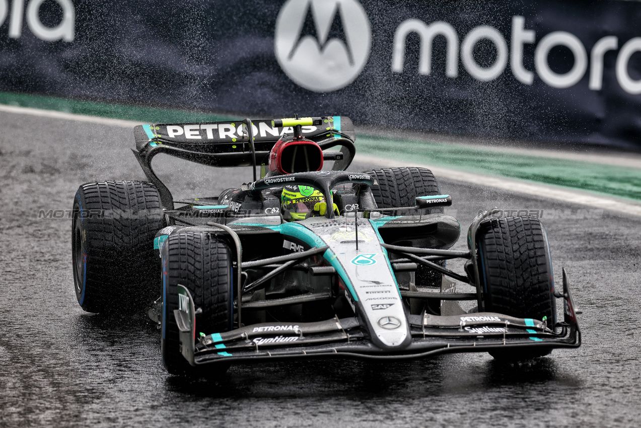 GP BRASILE, Lewis Hamilton (GBR) Mercedes AMG F1 W15.

03.11.2024. Formula 1 World Championship, Rd 21, Brazilian Grand Prix, Sao Paulo, Brazil, Gara Day.

 - www.xpbimages.com, EMail: requests@xpbimages.com © Copyright: Staley / XPB Images