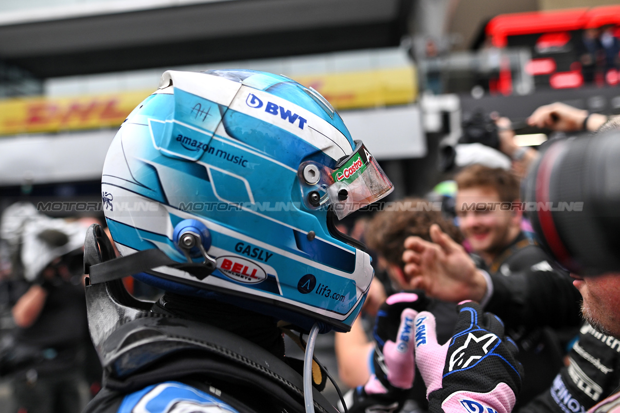 GP BRASILE, Pierre Gasly (FRA) Alpine F1 Team celebrates his third position with the team in parc ferme.

03.11.2024. Formula 1 World Championship, Rd 21, Brazilian Grand Prix, Sao Paulo, Brazil, Gara Day.

- www.xpbimages.com, EMail: requests@xpbimages.com © Copyright: Price / XPB Images