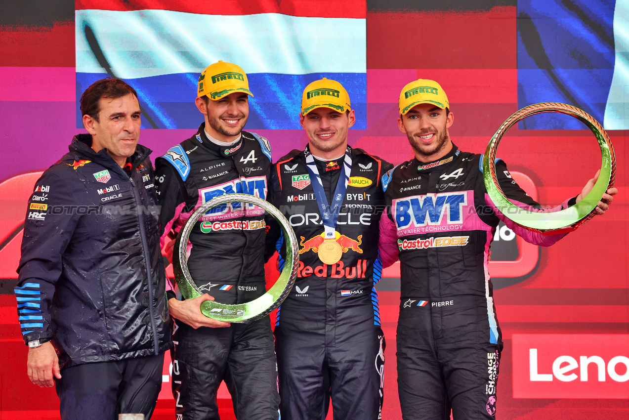 GP BRASILE, The podium (L to R): Pierre Wache (FRA) Red Bull Racing Technical Director; Esteban Ocon (FRA) Alpine F1 Team, second; Max Verstappen (NLD) Red Bull Racing, vincitore; Pierre Gasly (FRA) Alpine F1 Team, third.

03.11.2024. Formula 1 World Championship, Rd 21, Brazilian Grand Prix, Sao Paulo, Brazil, Gara Day.

- www.xpbimages.com, EMail: requests@xpbimages.com © Copyright: Batchelor / XPB Images