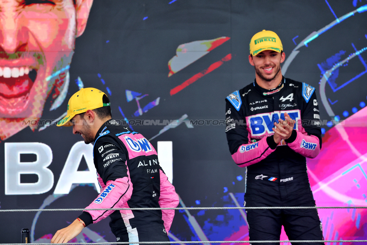 GP BRASILE, (L to R): Pierre Gasly (FRA) Alpine F1 Team celebrates his third position with second placed team mate Esteban Ocon (FRA) Alpine F1 Team on the podium.

03.11.2024. Formula 1 World Championship, Rd 21, Brazilian Grand Prix, Sao Paulo, Brazil, Gara Day.

- www.xpbimages.com, EMail: requests@xpbimages.com © Copyright: Batchelor / XPB Images