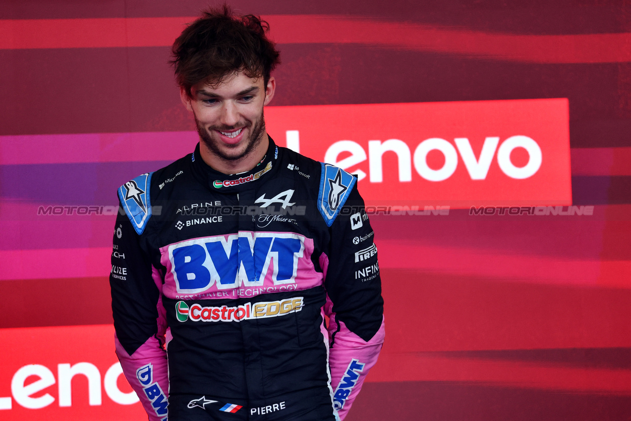 GP BRASILE, Pierre Gasly (FRA) Alpine F1 Team celebrates his third position on the podium.

03.11.2024. Formula 1 World Championship, Rd 21, Brazilian Grand Prix, Sao Paulo, Brazil, Gara Day.

- www.xpbimages.com, EMail: requests@xpbimages.com © Copyright: Batchelor / XPB Images