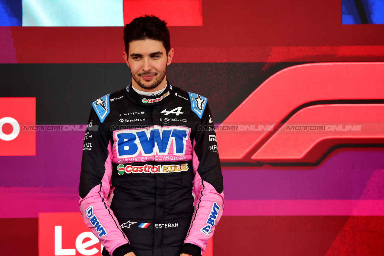 GP BRASILE, Pierre Gasly (FRA) Alpine F1 Team celebrates his third position on the podium.

03.11.2024. Formula 1 World Championship, Rd 21, Brazilian Grand Prix, Sao Paulo, Brazil, Gara Day.

- www.xpbimages.com, EMail: requests@xpbimages.com © Copyright: Batchelor / XPB Images