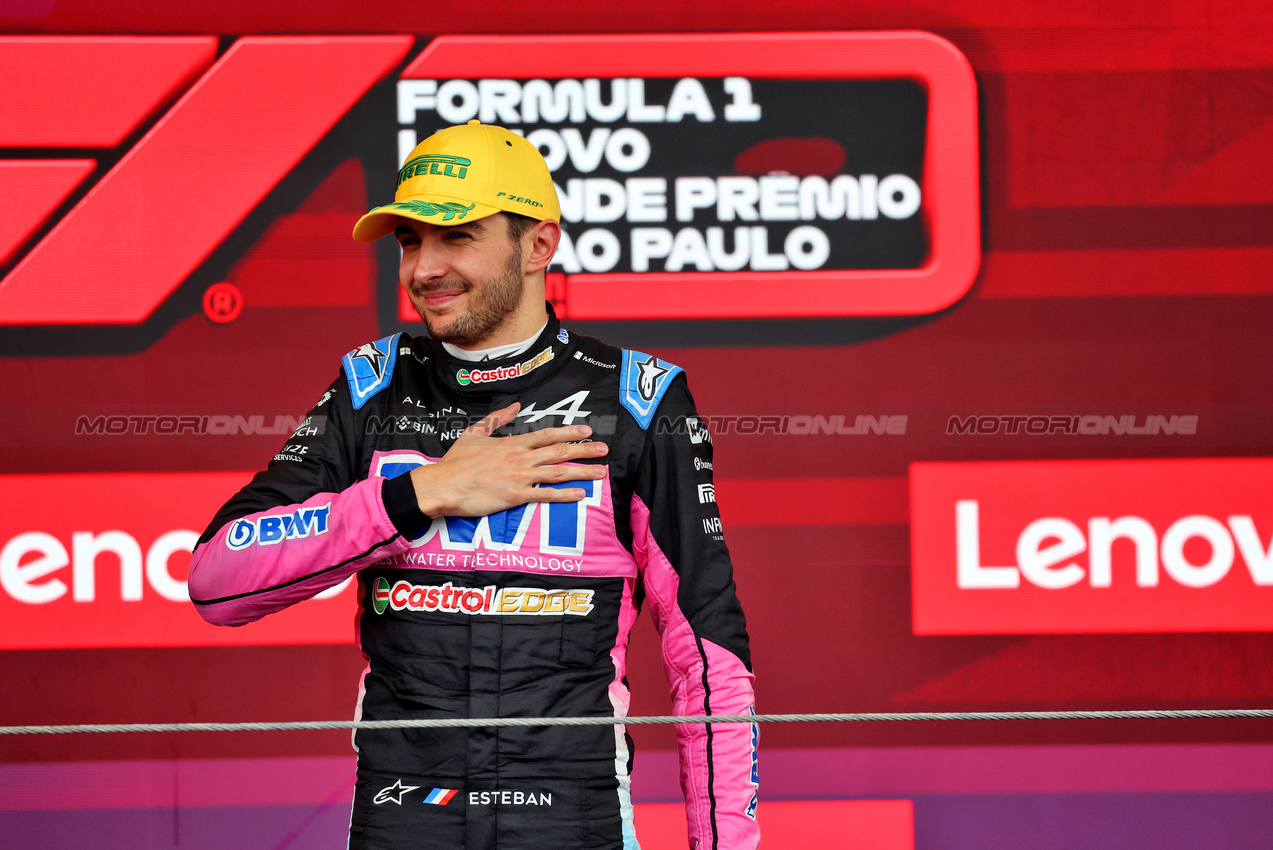 GP BRASILE, Pierre Gasly (FRA) Alpine F1 Team celebrates his third position on the podium.

03.11.2024. Formula 1 World Championship, Rd 21, Brazilian Grand Prix, Sao Paulo, Brazil, Gara Day.

- www.xpbimages.com, EMail: requests@xpbimages.com © Copyright: Batchelor / XPB Images