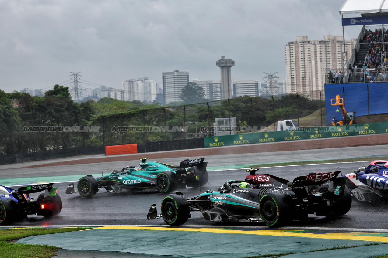 GP BRASILE, Lewis Hamilton (GBR) Mercedes AMG F1 W15.

03.11.2024. Formula 1 World Championship, Rd 21, Brazilian Grand Prix, Sao Paulo, Brazil, Gara Day.

 - www.xpbimages.com, EMail: requests@xpbimages.com © Copyright: Coates / XPB Images