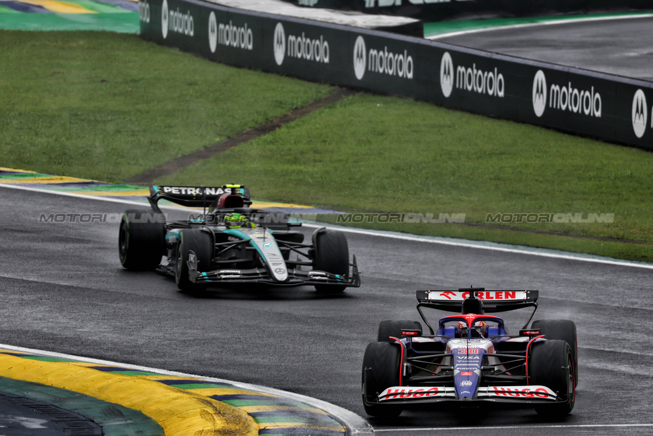 GP BRASILE, Liam Lawson (NZL) RB VCARB 01.

03.11.2024. Formula 1 World Championship, Rd 21, Brazilian Grand Prix, Sao Paulo, Brazil, Gara Day.

 - www.xpbimages.com, EMail: requests@xpbimages.com © Copyright: Coates / XPB Images