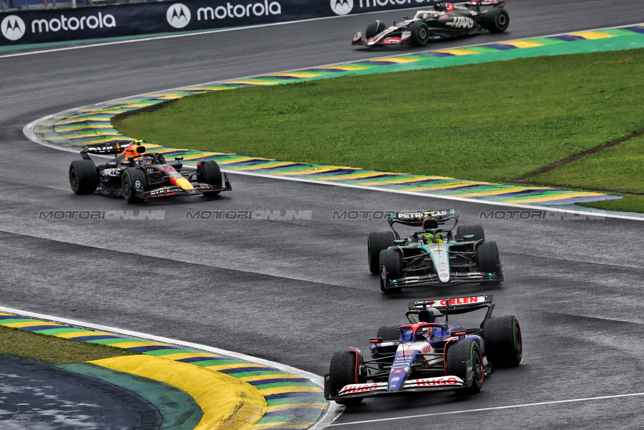 GP BRASILE, Liam Lawson (NZL) RB VCARB 01.

03.11.2024. Formula 1 World Championship, Rd 21, Brazilian Grand Prix, Sao Paulo, Brazil, Gara Day.

 - www.xpbimages.com, EMail: requests@xpbimages.com © Copyright: Coates / XPB Images