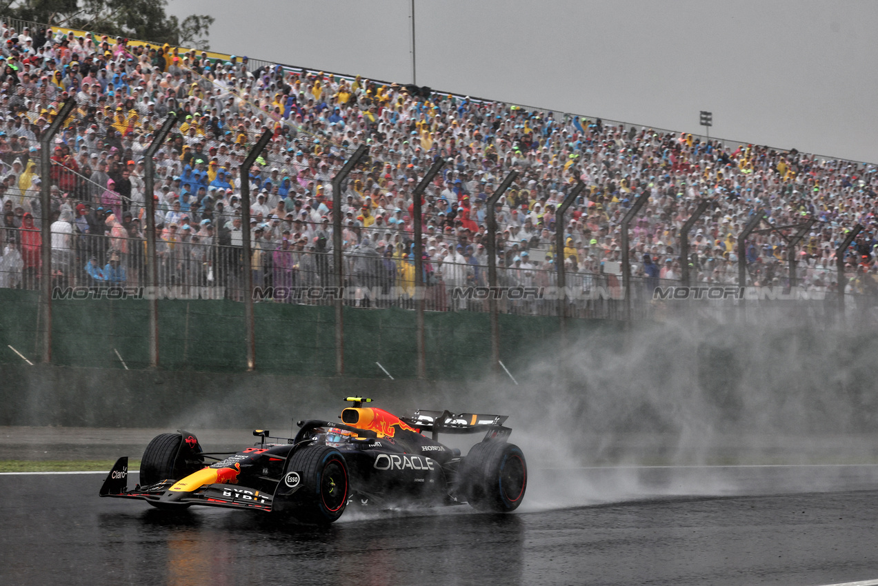 GP BRASILE, Sergio Perez (MEX) Red Bull Racing RB20.

03.11.2024. Formula 1 World Championship, Rd 21, Brazilian Grand Prix, Sao Paulo, Brazil, Gara Day.

 - www.xpbimages.com, EMail: requests@xpbimages.com © Copyright: Coates / XPB Images