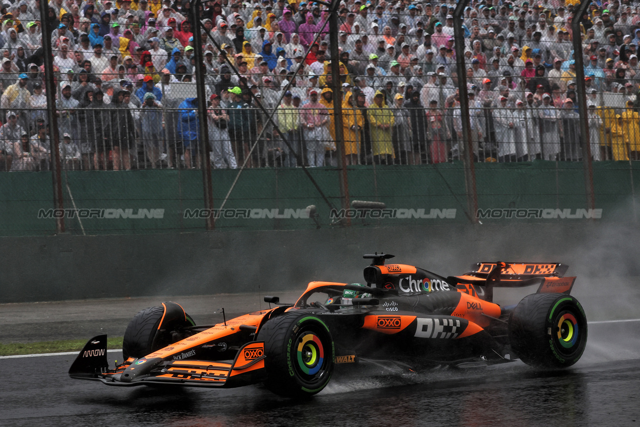 GP BRASILE, Oscar Piastri (AUS) McLaren MCL38.

03.11.2024. Formula 1 World Championship, Rd 21, Brazilian Grand Prix, Sao Paulo, Brazil, Gara Day.

 - www.xpbimages.com, EMail: requests@xpbimages.com © Copyright: Coates / XPB Images