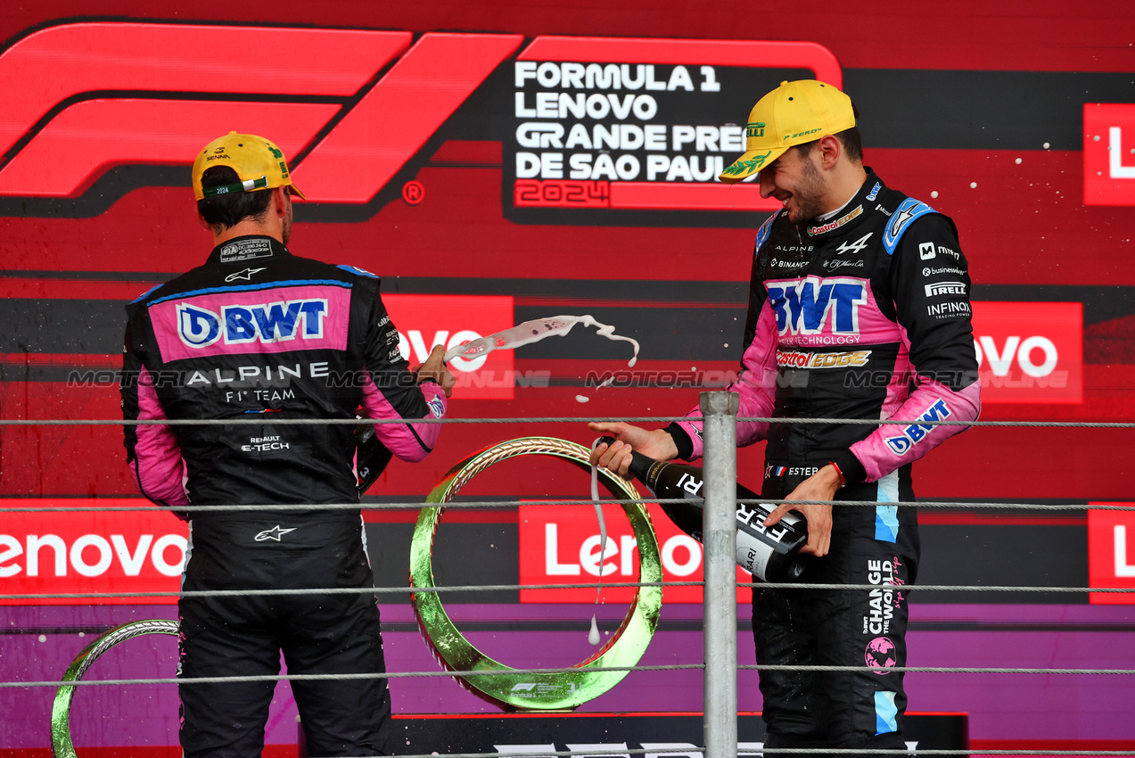 GP BRASILE, (L to R): Pierre Gasly (FRA) Alpine F1 Team celebrates his third position on the podium with second placed Esteban Ocon (FRA) Alpine F1 Team on the podium.

03.11.2024. Formula 1 World Championship, Rd 21, Brazilian Grand Prix, Sao Paulo, Brazil, Gara Day.

 - www.xpbimages.com, EMail: requests@xpbimages.com © Copyright: Coates / XPB Images