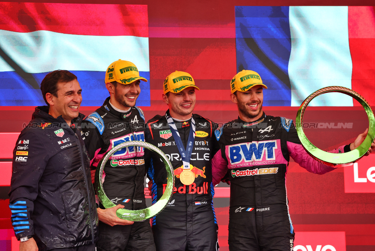 GP BRASILE, The podium (L to R): Pierre Wache (FRA) Red Bull Racing Technical Director; Esteban Ocon (FRA) Alpine F1 Team, second; Max Verstappen (NLD) Red Bull Racing, vincitore; Pierre Gasly (FRA) Alpine F1 Team, third.

03.11.2024. Formula 1 World Championship, Rd 21, Brazilian Grand Prix, Sao Paulo, Brazil, Gara Day.

 - www.xpbimages.com, EMail: requests@xpbimages.com © Copyright: Coates / XPB Images