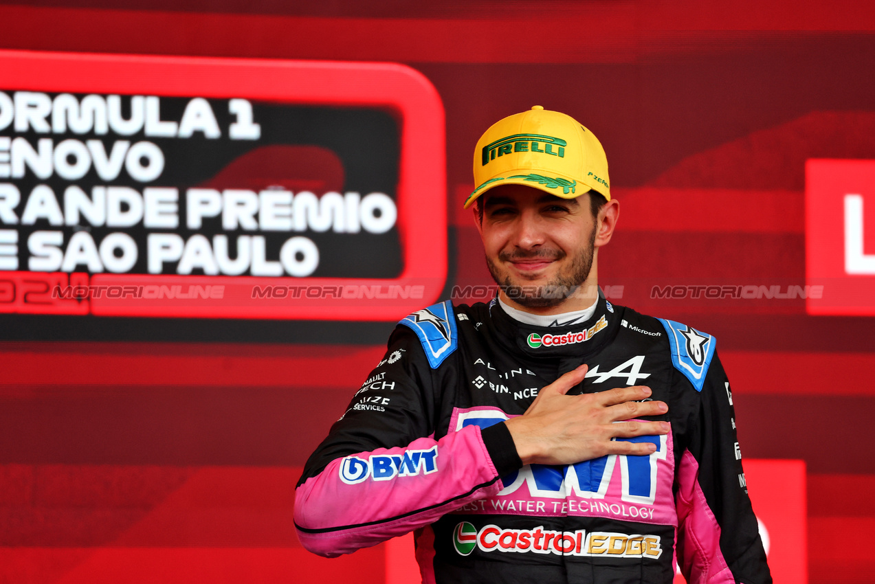 GP BRASILE, Esteban Ocon (FRA) Alpine F1 Team celebrates his second position on the podium.

03.11.2024. Formula 1 World Championship, Rd 21, Brazilian Grand Prix, Sao Paulo, Brazil, Gara Day.

 - www.xpbimages.com, EMail: requests@xpbimages.com © Copyright: Coates / XPB Images