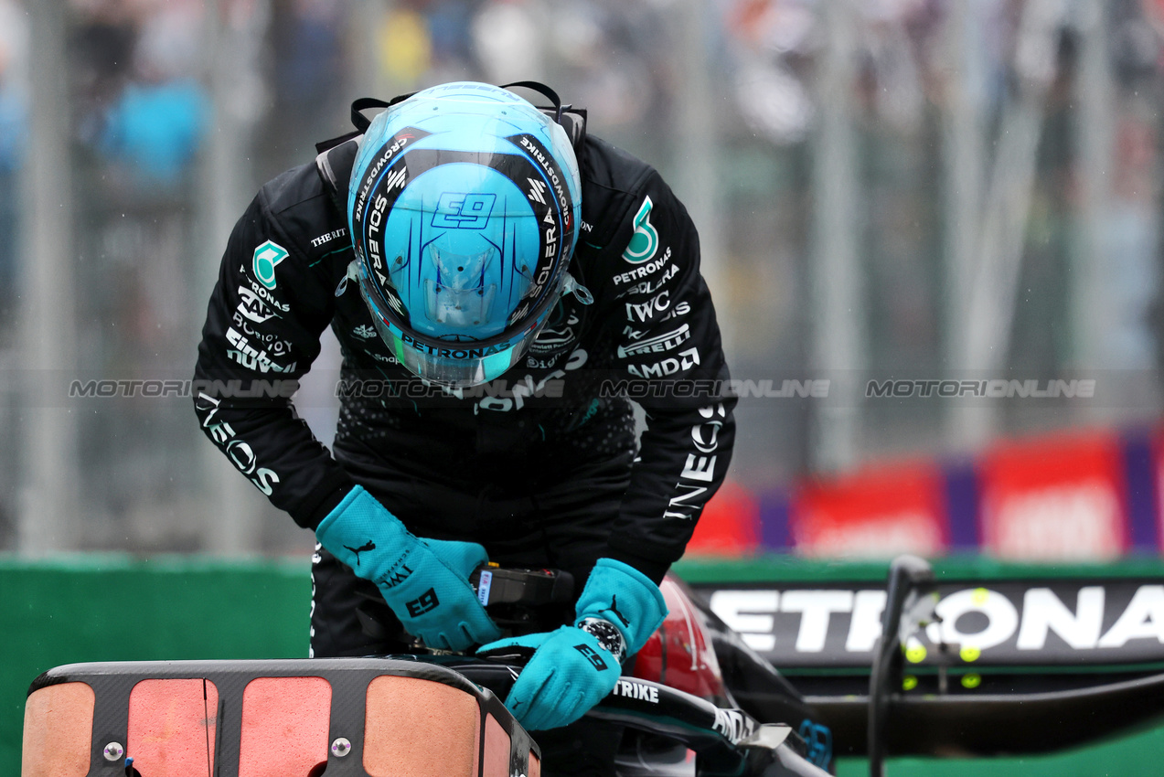 GP BRASILE, Third placed George Russell (GBR) Mercedes AMG F1 W15 in qualifying parc ferme.

03.11.2024. Formula 1 World Championship, Rd 21, Brazilian Grand Prix, Sao Paulo, Brazil, Gara Day.

- www.xpbimages.com, EMail: requests@xpbimages.com © Copyright: Charniaux / XPB Images