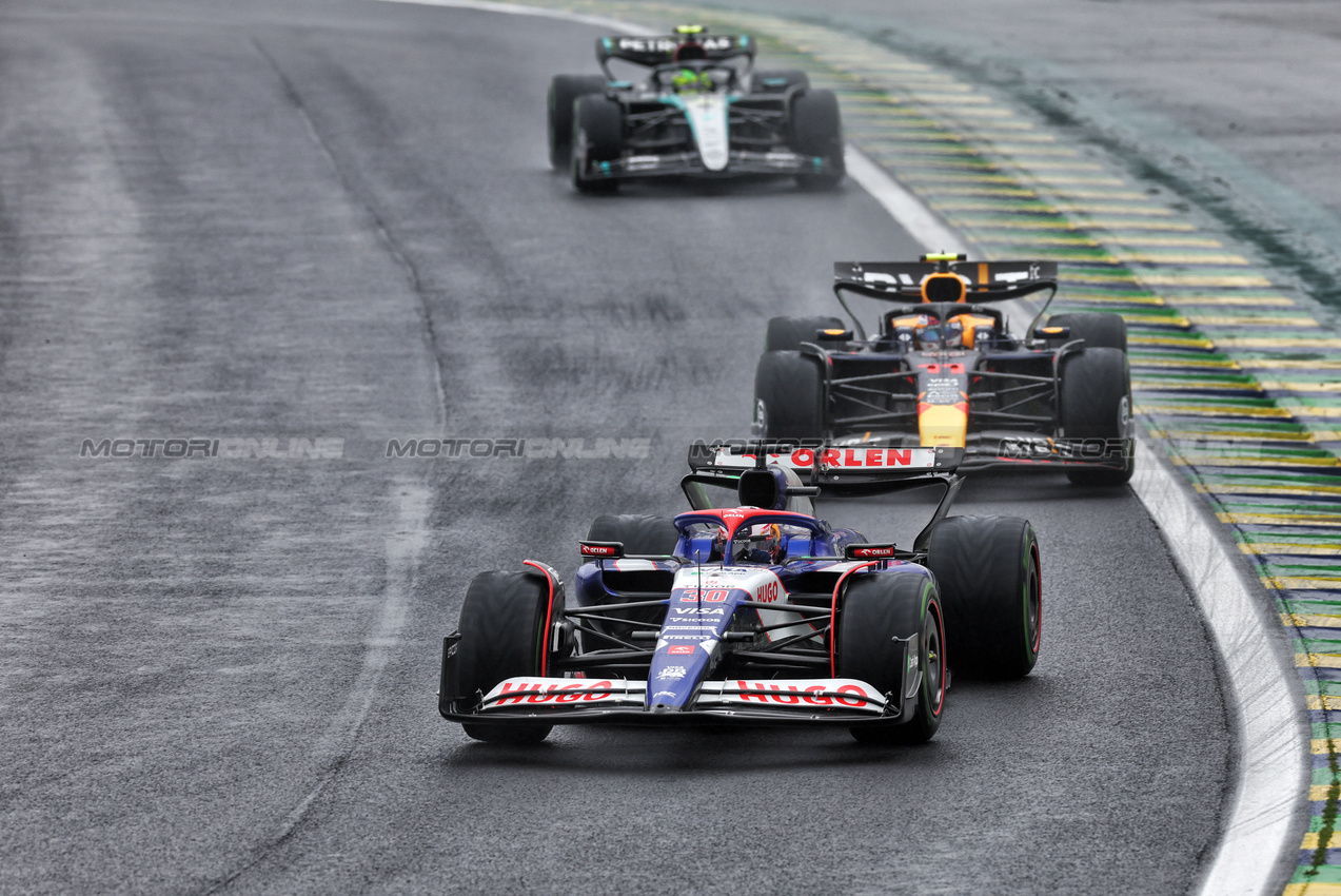 GP BRASILE, Liam Lawson (NZL) RB VCARB 01.

03.11.2024. Formula 1 World Championship, Rd 21, Brazilian Grand Prix, Sao Paulo, Brazil, Gara Day.

 - www.xpbimages.com, EMail: requests@xpbimages.com © Copyright: Staley / XPB Images