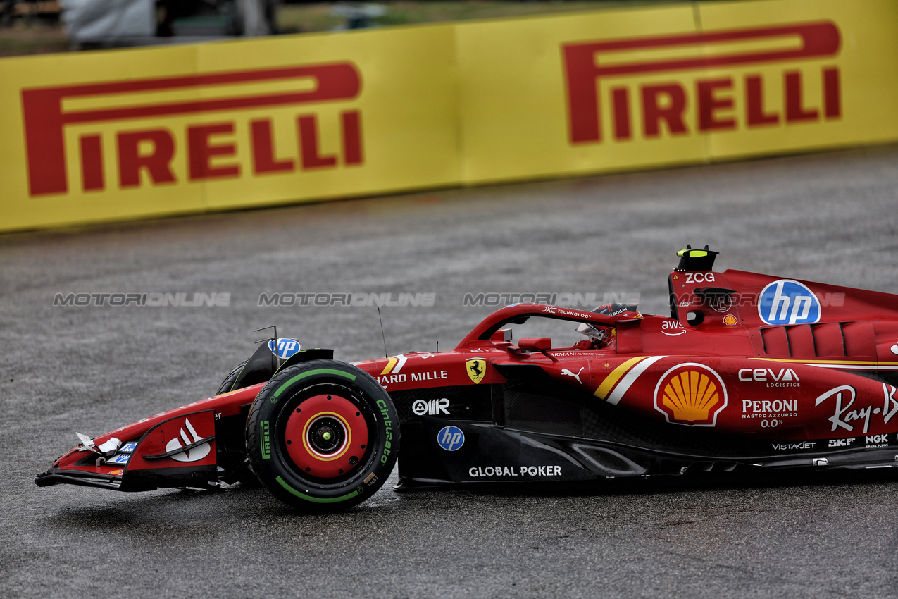 GP BRASILE, Carlos Sainz Jr (ESP) Ferrari SF-24 crashed out of the race.

03.11.2024. Formula 1 World Championship, Rd 21, Brazilian Grand Prix, Sao Paulo, Brazil, Gara Day.

 - www.xpbimages.com, EMail: requests@xpbimages.com © Copyright: Staley / XPB Images