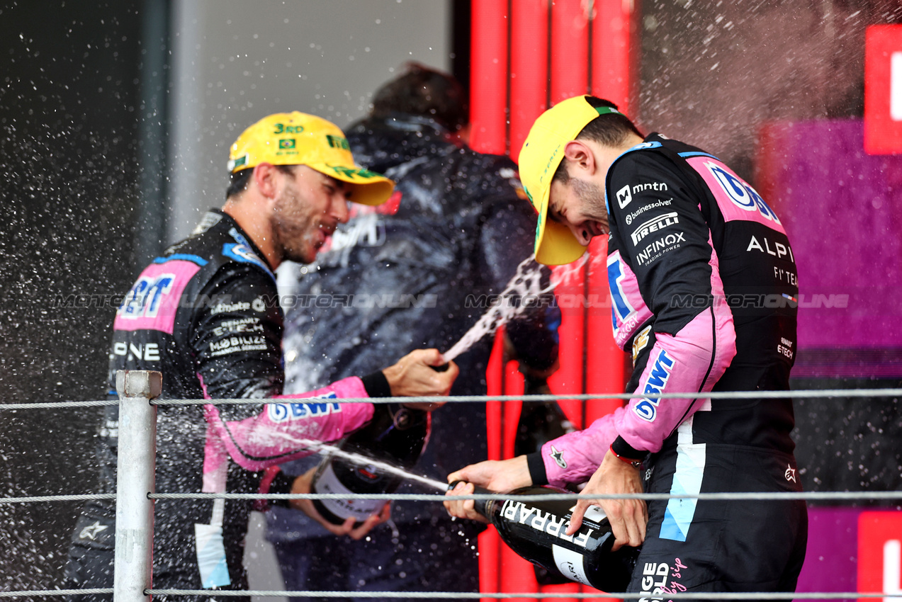 GP BRASILE, (L to R): Pierre Gasly (FRA) Alpine F1 Team celebrates his third position on the podium with second placed team mate Esteban Ocon (FRA) Alpine F1 Team.

03.11.2024. Formula 1 World Championship, Rd 21, Brazilian Grand Prix, Sao Paulo, Brazil, Gara Day.

 - www.xpbimages.com, EMail: requests@xpbimages.com © Copyright: Staley / XPB Images