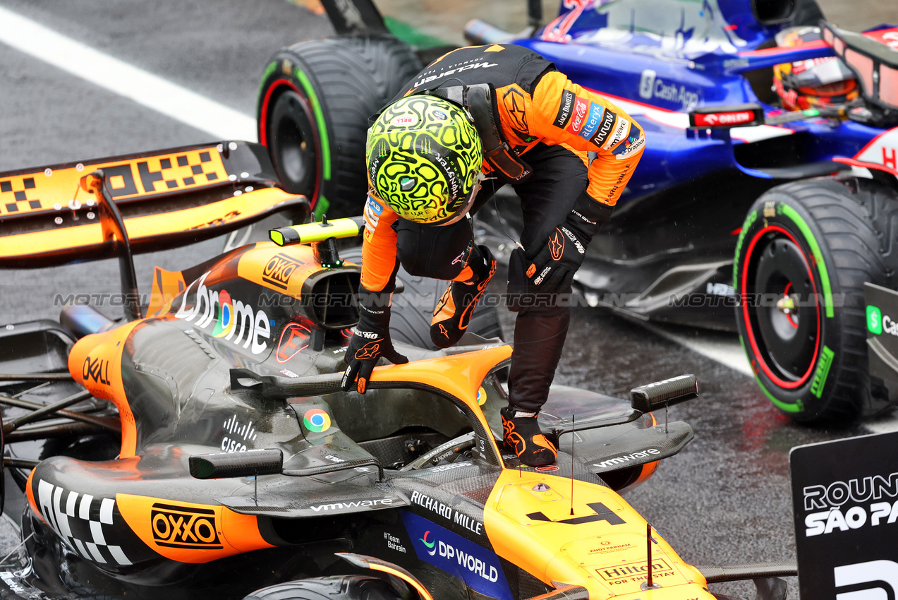 GP BRASILE, Pole sitter Lando Norris (GBR) McLaren MCL38 e third placed Yuki Tsunoda (JPN) RB VCARB 01 in qualifying parc ferme.

03.11.2024. Formula 1 World Championship, Rd 21, Brazilian Grand Prix, Sao Paulo, Brazil, Gara Day.

- www.xpbimages.com, EMail: requests@xpbimages.com © Copyright: Batchelor / XPB Images