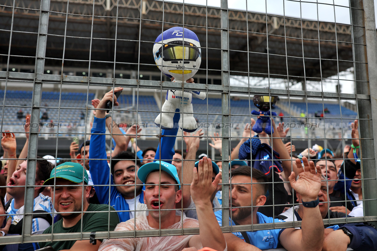 GP BRASILE, Circuit Atmosfera - Franco Colapinto (ARG) Williams Racing fans.

03.11.2024. Formula 1 World Championship, Rd 21, Brazilian Grand Prix, Sao Paulo, Brazil, Gara Day.

 - www.xpbimages.com, EMail: requests@xpbimages.com © Copyright: Staley / XPB Images