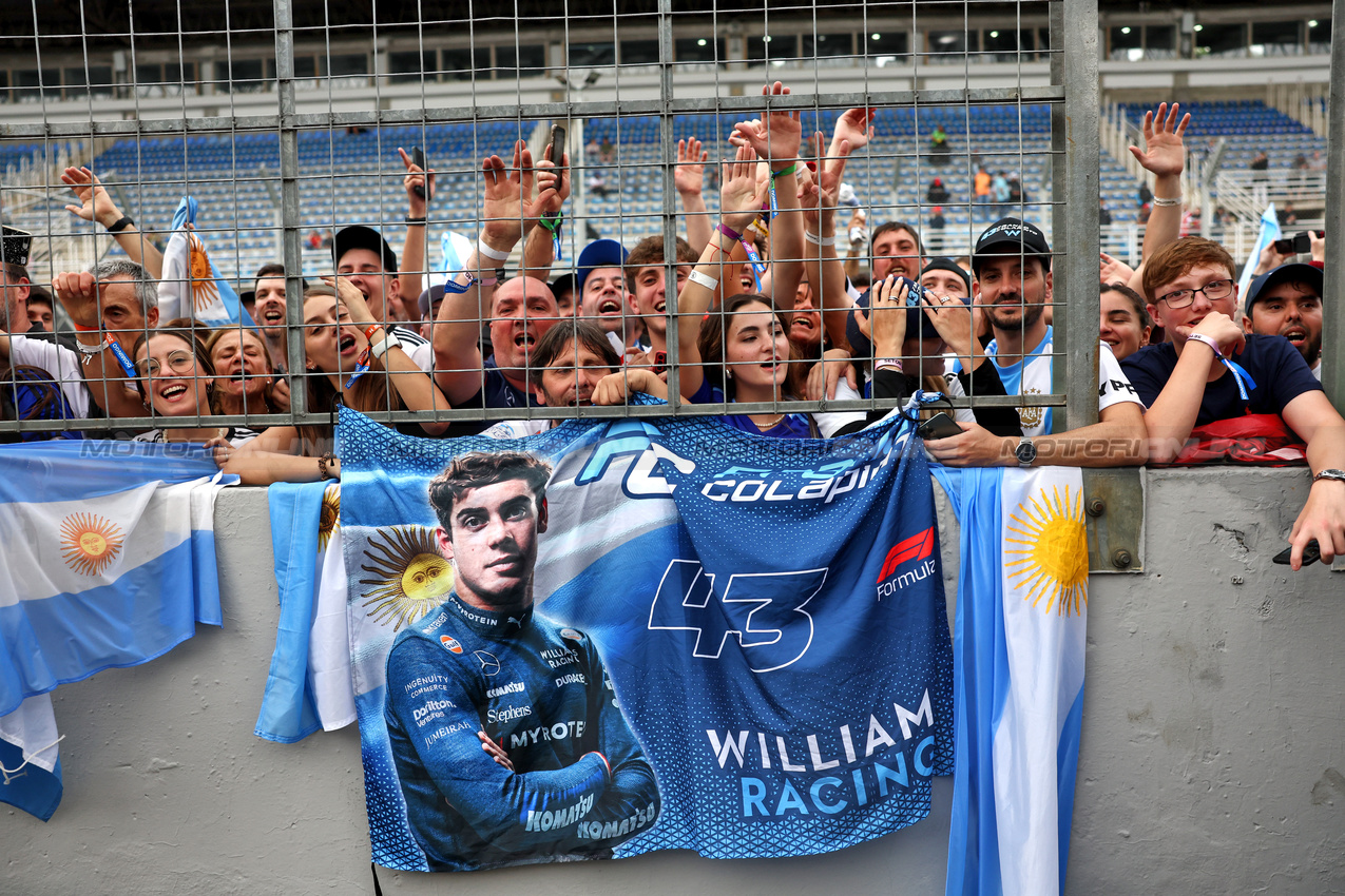 GP BRASILE, Circuit Atmosfera - Franco Colapinto (ARG) Williams Racing fans.

03.11.2024. Formula 1 World Championship, Rd 21, Brazilian Grand Prix, Sao Paulo, Brazil, Gara Day.

 - www.xpbimages.com, EMail: requests@xpbimages.com © Copyright: Staley / XPB Images