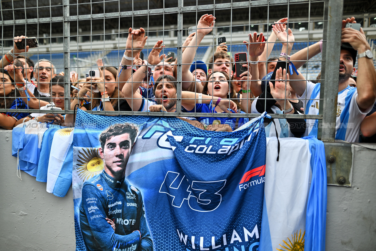 GP BRASILE, Circuit Atmosfera - Franco Colapinto (ARG) Williams Racing fans.

03.11.2024. Formula 1 World Championship, Rd 21, Brazilian Grand Prix, Sao Paulo, Brazil, Gara Day.

- www.xpbimages.com, EMail: requests@xpbimages.com © Copyright: Price / XPB Images