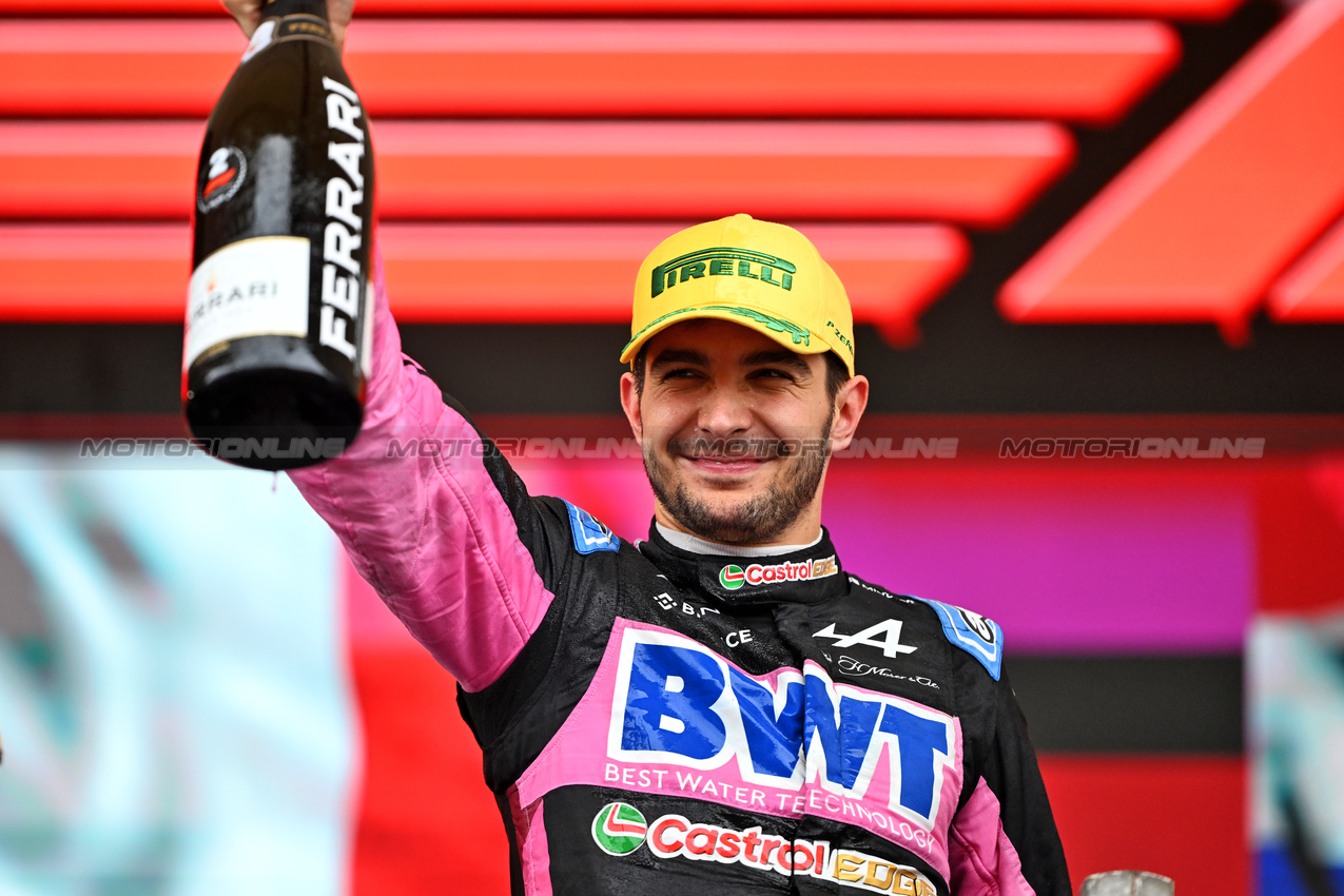 GP BRASILE, Esteban Ocon (FRA) Alpine F1 Team celebrates his second position on the podium.

03.11.2024. Formula 1 World Championship, Rd 21, Brazilian Grand Prix, Sao Paulo, Brazil, Gara Day.

- www.xpbimages.com, EMail: requests@xpbimages.com © Copyright: Price / XPB Images