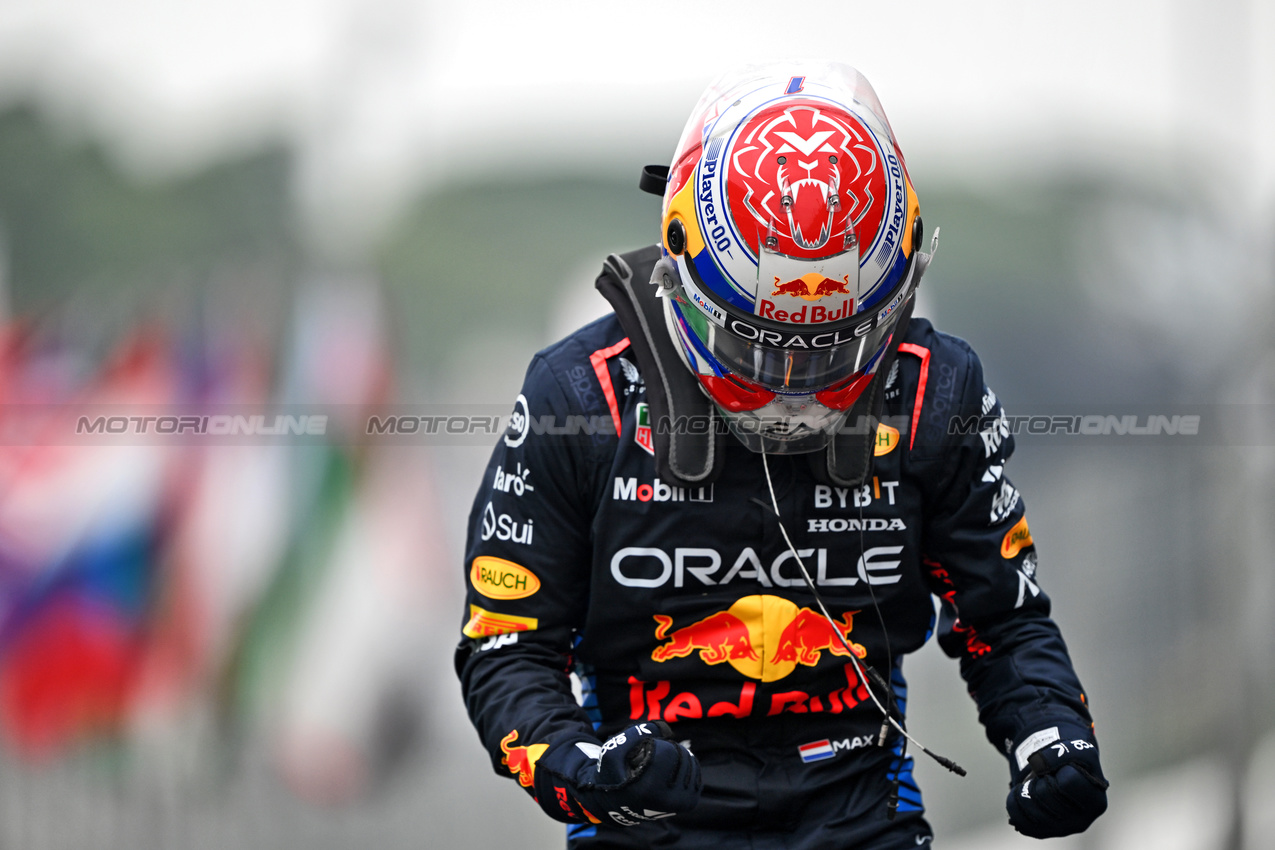 GP BRASILE, Gara winner Max Verstappen (NLD) Red Bull Racing celebrates in parc ferme.

03.11.2024. Formula 1 World Championship, Rd 21, Brazilian Grand Prix, Sao Paulo, Brazil, Gara Day.

- www.xpbimages.com, EMail: requests@xpbimages.com © Copyright: Price / XPB Images