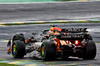 GP BRASILE, Oscar Piastri (AUS) McLaren MCL38 e Max Verstappen (NLD) Red Bull Racing RB20 battle for position.

03.11.2024. Formula 1 World Championship, Rd 21, Brazilian Grand Prix, Sao Paulo, Brazil, Gara Day.

- www.xpbimages.com, EMail: requests@xpbimages.com © Copyright: Charniaux / XPB Images