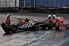 GP BRASILE, Nico Hulkenberg (GER) Haas VF-24 spins at turn 1, aided by marshals.

03.11.2024. Formula 1 World Championship, Rd 21, Brazilian Grand Prix, Sao Paulo, Brazil, Gara Day.

- www.xpbimages.com, EMail: requests@xpbimages.com © Copyright: Charniaux / XPB Images