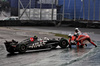 GP BRASILE, Nico Hulkenberg (GER) Haas VF-24 spins at turn 1, aided by marshals.

03.11.2024. Formula 1 World Championship, Rd 21, Brazilian Grand Prix, Sao Paulo, Brazil, Gara Day.

- www.xpbimages.com, EMail: requests@xpbimages.com © Copyright: Charniaux / XPB Images