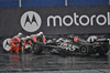 GP BRASILE, Nico Hulkenberg (GER) Haas VF-24 spins at turn one e is aided by marshals.

03.11.2024. Formula 1 World Championship, Rd 21, Brazilian Grand Prix, Sao Paulo, Brazil, Gara Day.

- www.xpbimages.com, EMail: requests@xpbimages.com © Copyright: Price / XPB Images