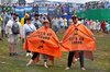 GP BRASILE, Circuit Atmosfera - fans with Lando Norris (GBR) McLaren ponchos.

03.11.2024. Formula 1 World Championship, Rd 21, Brazilian Grand Prix, Sao Paulo, Brazil, Gara Day.

 - www.xpbimages.com, EMail: requests@xpbimages.com © Copyright: Coates / XPB Images