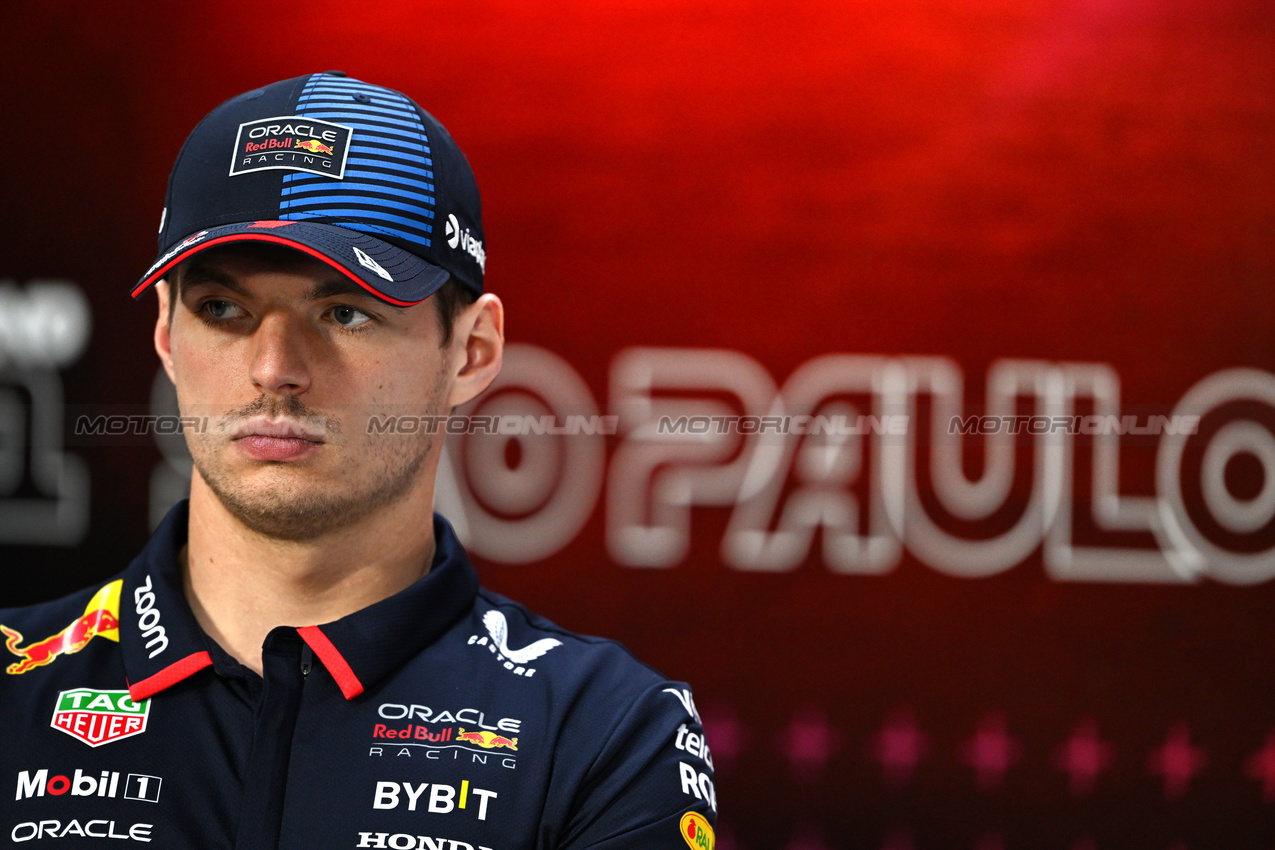 GP BRASILE, Max Verstappen (NLD) Red Bull Racing in the FIA Press Conference.

31.10.2024. Formula 1 World Championship, Rd 21, Brazilian Grand Prix, Sao Paulo, Brazil, Preparation Day.

- www.xpbimages.com, EMail: requests@xpbimages.com © Copyright: Price / XPB Images