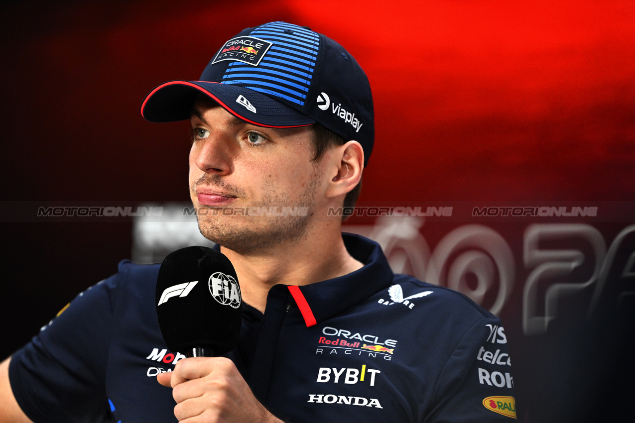 GP BRASILE, Max Verstappen (NLD) Red Bull Racing in the FIA Press Conference.

31.10.2024. Formula 1 World Championship, Rd 21, Brazilian Grand Prix, Sao Paulo, Brazil, Preparation Day.

- www.xpbimages.com, EMail: requests@xpbimages.com © Copyright: Price / XPB Images