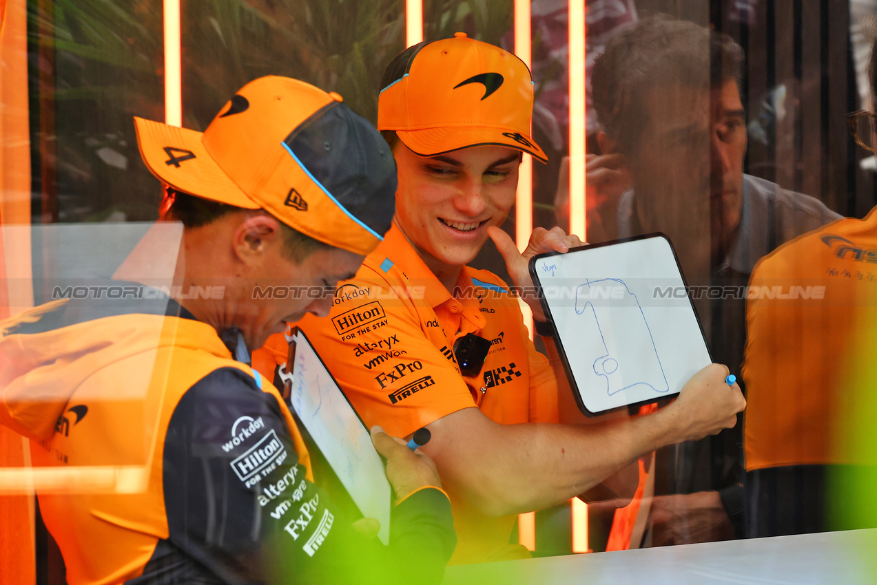 GP BRASILE, (L to R): Lando Norris (GBR) McLaren e Oscar Piastri (AUS) McLaren.

31.10.2024. Formula 1 World Championship, Rd 21, Brazilian Grand Prix, Sao Paulo, Brazil, Preparation Day.

- www.xpbimages.com, EMail: requests@xpbimages.com © Copyright: XPB Images