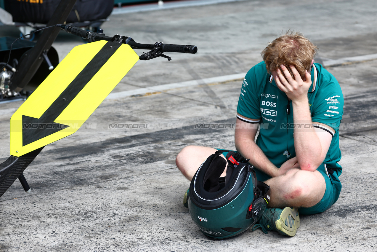 GP BRASILE, Aston Martin F1 Team mechanic.

31.10.2024. Formula 1 World Championship, Rd 21, Brazilian Grand Prix, Sao Paulo, Brazil, Preparation Day.

 - www.xpbimages.com, EMail: requests@xpbimages.com © Copyright: Coates / XPB Images