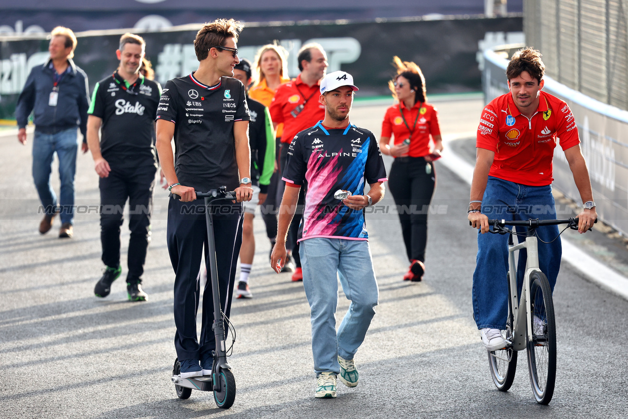 GP BRASILE, (L to R): George Russell (GBR) Mercedes AMG F1; Pierre Gasly (FRA) Alpine F1 Team; e Charles Leclerc (MON) Ferrari.

31.10.2024. Formula 1 World Championship, Rd 21, Brazilian Grand Prix, Sao Paulo, Brazil, Preparation Day.

- www.xpbimages.com, EMail: requests@xpbimages.com © Copyright: Batchelor / XPB Images